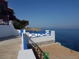 Μπροστά στη θάλασσα διατίθεται πρός πώληση μονοκατοικία στην νήσο Αίγινα Μπροστά στη θάλασσα διατίθεται πρός πώληση μονοκατοικία στην νήσο Αίγινα