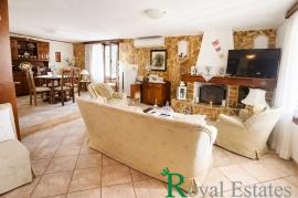 Ανάβυσσος, Μαύρο Λιθάρι, όροφο διαμέρισμα ισογείου, διατίθεται προς πώληση