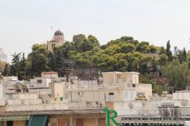 Κτήριο διαμορφωμένο σε κατοικίες διατίθεται πρός πώληση στο Θησείο, μοναδική θέα πρός τον Παρθενώνα