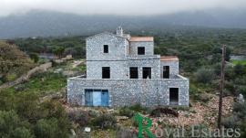 Πωλείται Παραδοσιακή Πέτρινη Μονοκατοικία στην Περιοχή Μαρματσούκα, πλησίον Αρεόπολης, Νομός Λακωνίας. Πωλείται Παραδοσιακή Πέτρινη Μονοκατοικία στην Περιοχή Μαρματσούκα, πλησίον Αρεόπολης, Νομός Λακωνίας.