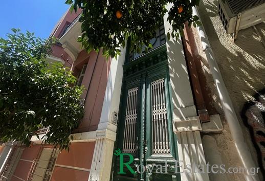 Πώληση Νεοκλασικού, Όροφο διαμερίσματος στην Κυψέλη, πλησίον Φωκίωνος Νέγρη, Αθήνα